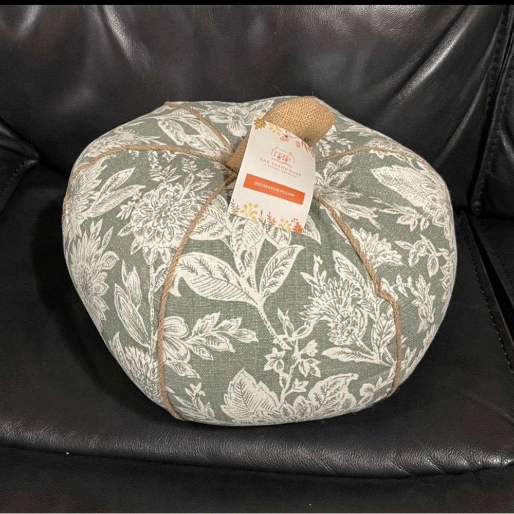 Thanksgiving ThE Farmhouse BY RACHEL ASHWELL Pumpkin Pillow